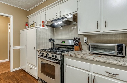 Norman House | The Norman Gameroom - 3 BR 2 Bath home 2 blocks from campus