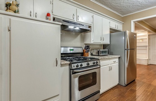 Norman House | The Norman Gameroom - 3 BR 2 Bath home 2 blocks from campus