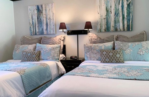 Crestline Hotel | The North Shore Inn