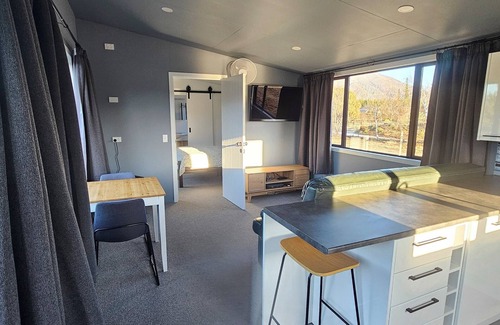 Lowburn House | The Not so Tiny Home. A quiet retreat in the heart of Central Otago, New Zealand