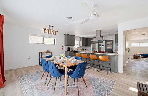 Richardson House | The Oak | King Bed & HUGE Backyard