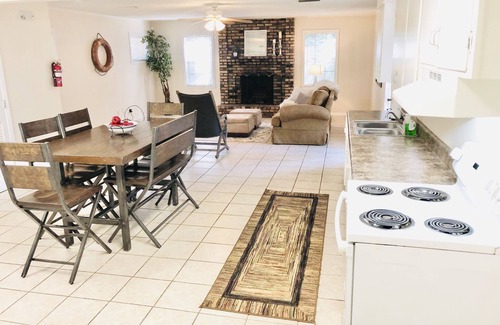 Mobile House | The Oaks on Colonial