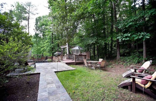 Bethesda House | The Oaks Spacious Vacation Retreat: lovely, comfortable, park-setting 5 mi to DC