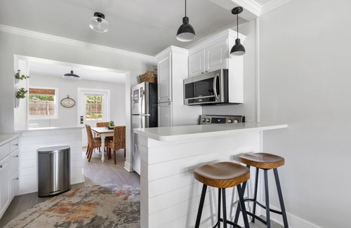 North Charleston Apartment | The Oakwood A: Modern Comfort in Park Circle