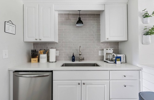 North Charleston Apartment | The Oakwood A: Modern Comfort in Park Circle