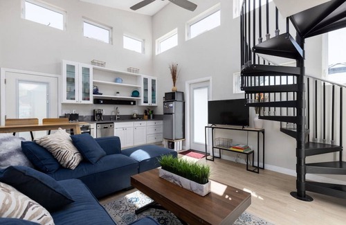 Brea Apartment | The Oasis Patio Pool House