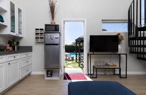 Brea Apartment | The Oasis Patio Pool House