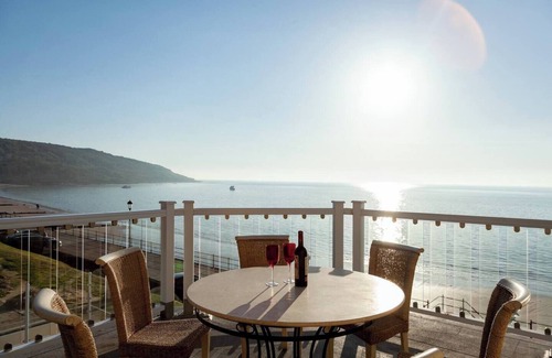 Totland Bay Apartment | The Observation Apartment
