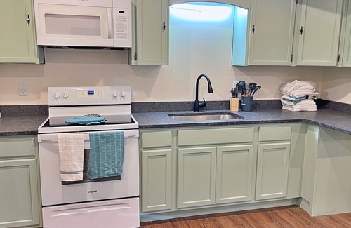 Cleveland Villa | The Ocoee Casita - Less then 5 minutes from Lee University