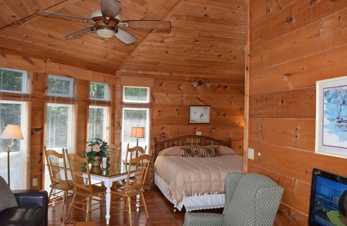 Townsend Bed & Breakfast | The Octagon Suite at the Country Manor Inn