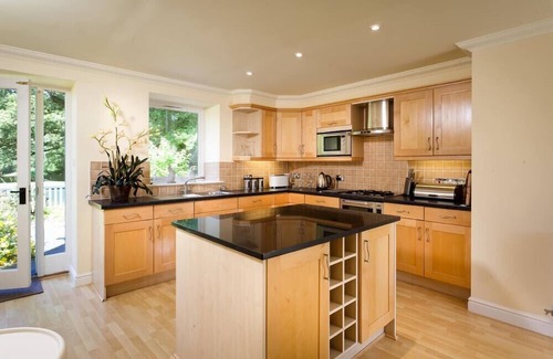 Windermere House | THE OLD BARN, family friendly, with a garden in Ambleside