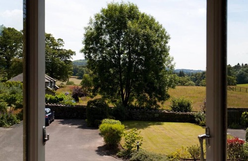 Windermere House | THE OLD BARN, family friendly, with a garden in Ambleside