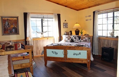 Pine Mountain Club Bed & Breakfast | The Old Bear BnB