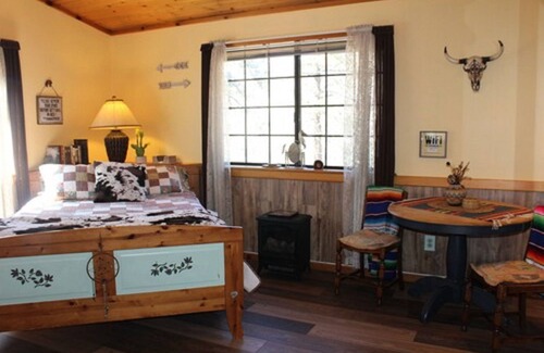 Pine Mountain Club Bed & Breakfast | The Old Bear BnB