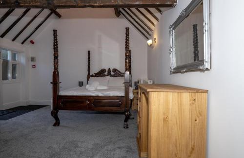 Wooburn Hotel | The Old Bell