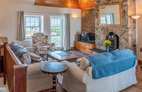 Plymouth House | The Old Canoe Club