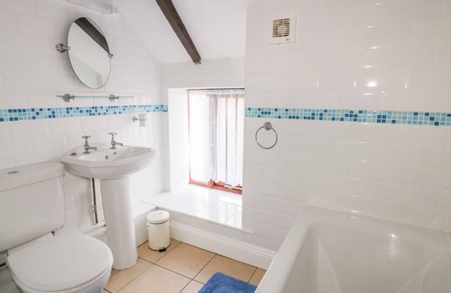 Roche Cottage | THE OLD COACH HOUSE, pet friendly, character holiday cottage in Roche