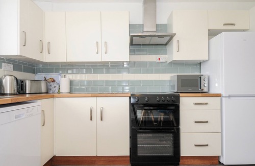 Saltash Cottage | THE OLD FORGE, pet friendly, with a garden in Trerulefoot