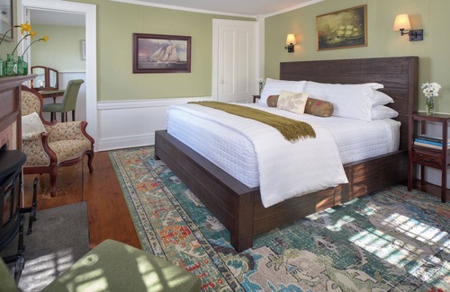 Brewster Bed & Breakfast | The Old Manse Inn