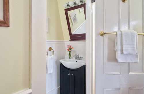 Brewster Bed & Breakfast | The Old Manse Inn