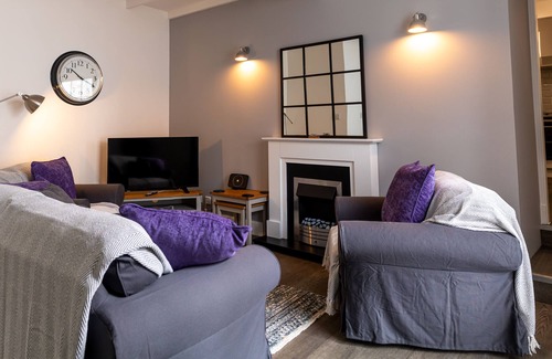 Anstruther Apartment | The Old Paint Shop Apartment - Centrally Situated