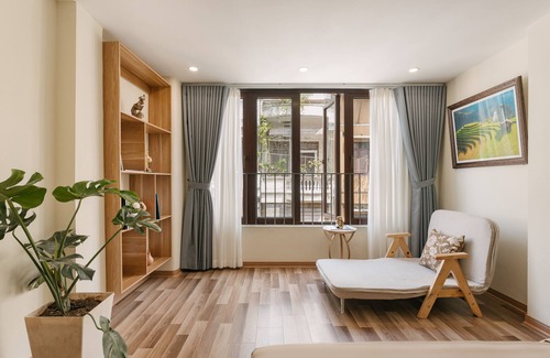 Ba Dinh House | The Old Quarter Ha Noi House with Train street view and city view. Free wifi