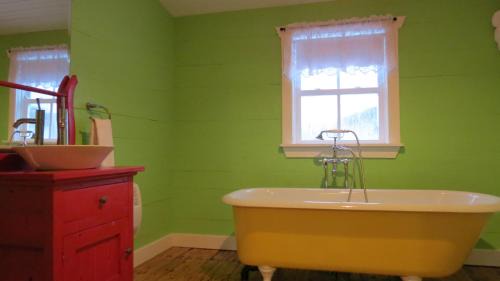 Newfoundland House | The Old Salt Box Co. - Daisy's Place