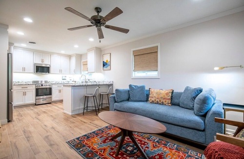 Oxford House | The Old Sardis Rd-2 Cozy BR1 by VelvetDitchVillas