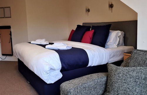 Larkhall Hotel | The Old School Guest House