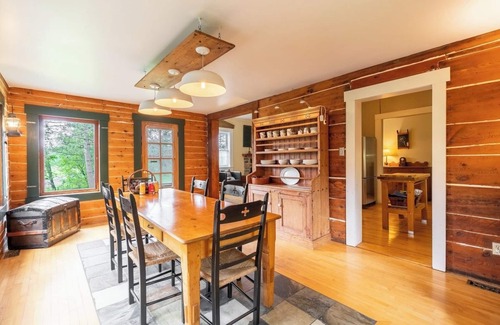Lac-Brome Ski Chalet | The Old School | Spa | Natural Park | Countryside