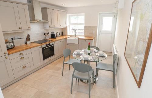 Reeth House | The Old Store, 2 Alpine Terrace