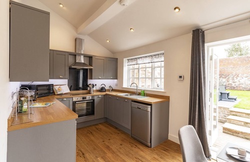 Chesterfield Cottage | The Olde Coach House