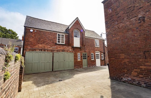 Chesterfield Cottage | The Olde Coach House