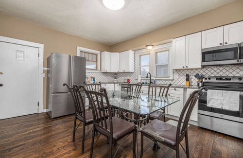 St. Charles House | The Olive House - Near Main Street- Fully rehabbed