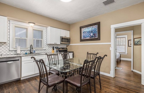 St. Charles House | The Olive House - Near Main Street- Fully rehabbed
