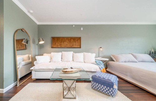 Lake Hamilton House | The Olive Tree Loft