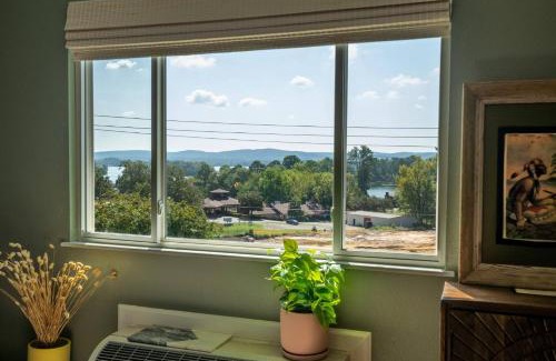Lake Hamilton House | The Olive Tree Loft