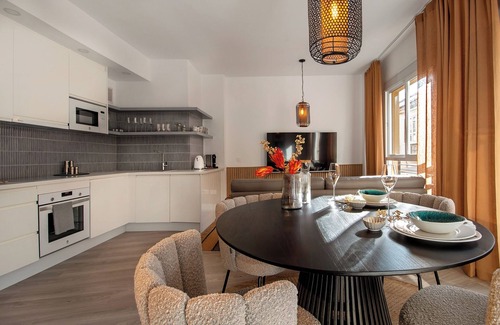 La Victoria Apartment | 'The One' Luxurious Apartment with Balcony, Wi-Fi and Air Conditioning