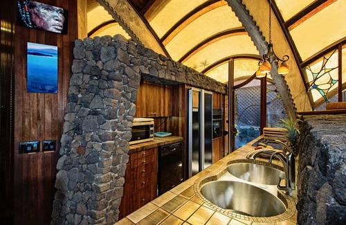 Kailua-Kona House | The Onion House "Architecture so full of life it seems to breathe"