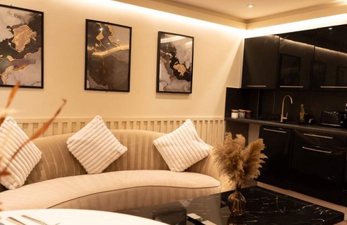 Bradford Apartment | The Opulence