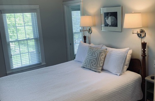 Freeport Bed & Breakfast | The Orchard House & Cafe