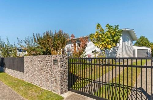 Turangi House | The Orchard House - Turangi Holiday Home