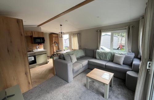 Brightlingsea Apartment | The Orchards modern caravan