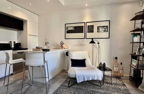 Couronne Urbaine Apartment | THE OTHER SUITE' Center Aix, Design, Art, Air Conditioning & Terrace