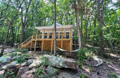 Fort Payne House | The Otter Box Cabin - 92 Acres Beside DeSoto State Park