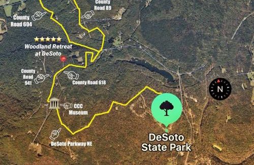 Fort Payne House | The Otter Box Cabin - 92 Acres Beside DeSoto State Park