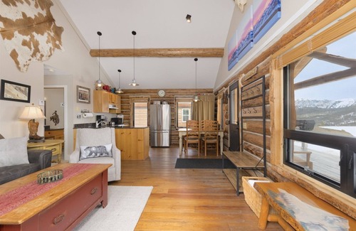 Big Sky Cabin | The Outlaw-Cowboy Heaven Cabin, Best Ski-in/out, Firepit, New Bathrooms, Hot Tub