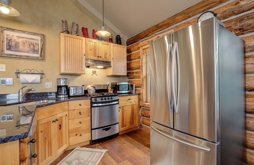 Big Sky Cabin | The Outlaw-Cowboy Heaven Cabin, Best Ski-in/out, Firepit, New Bathrooms, Hot Tub