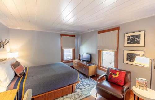 Green Mountain Falls Hotel | The Outlook Lodge