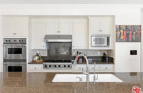 Los Angeles County Villa | The Overlook – 5BR - Movie Room- EV Charger- Hoops